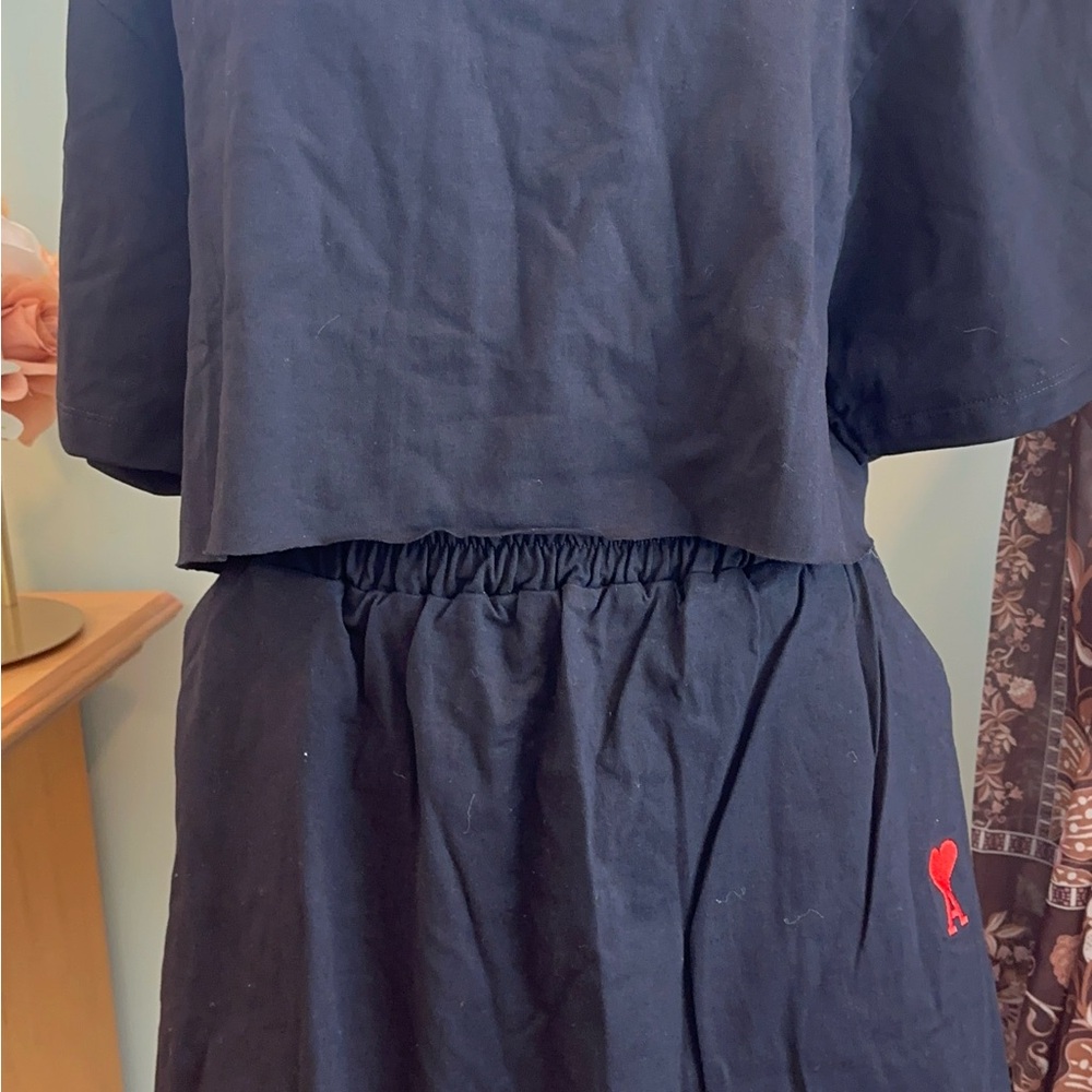 Black Women's Elastic-Waist Skirt with Red Heart Detail - Picture 2 of 13